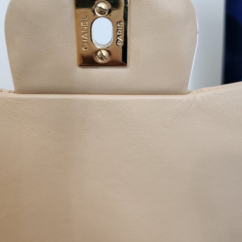 Chanel - Picture 3 of 12
